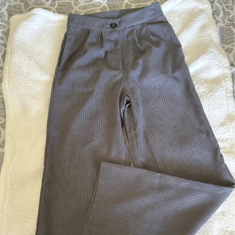 These jeans are in great condition. They didn’t fit me anymore after pregnancy. - Picture 9 of 10